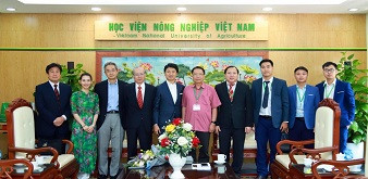 Hạ nghị sĩ quốc hội Yoichiro Aoyagi cùng đoàn đại biểu Nhật Bản đến thăm và làm việc tại Học Viện Nông nghiệp Việt Nam